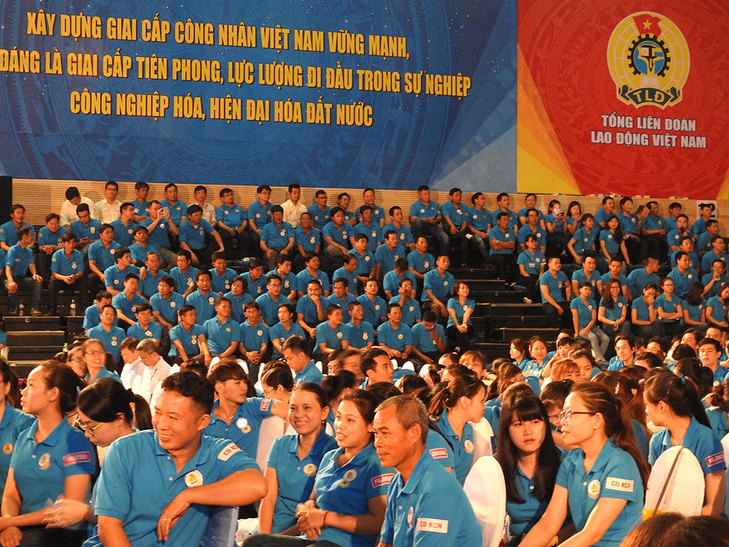 Thủ tướng: Chung tay lo cho công nhân đỡ vất vả hơn