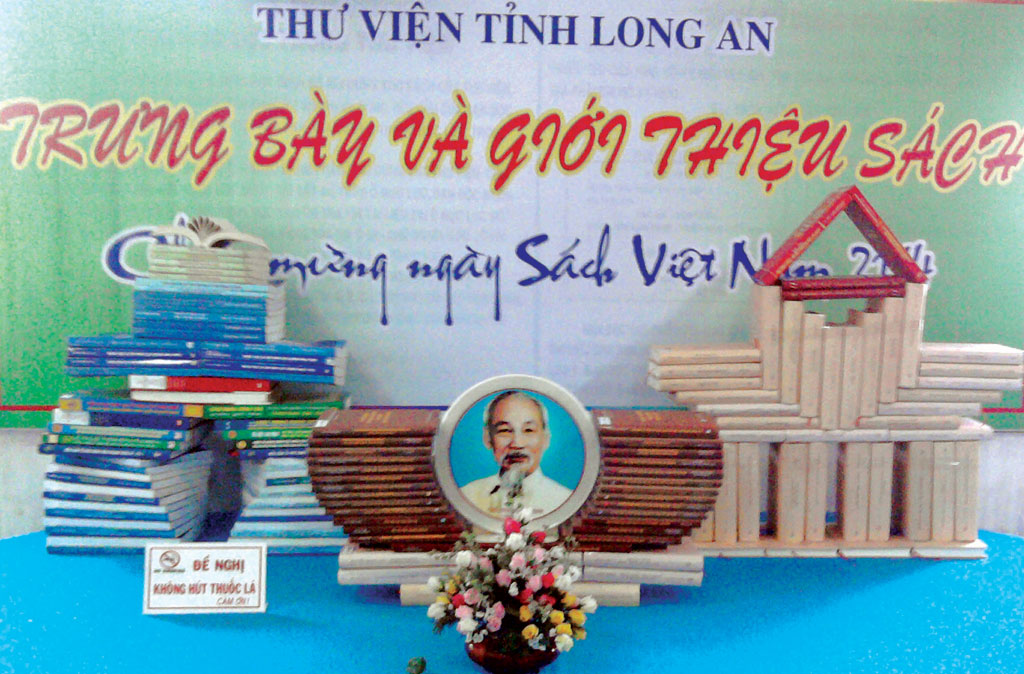  Mô hình xếp sách nghệ thuật Lăng Bác được các cán bộ Thư viện tỉnh Kiên  Giang xếp và trưng bày tại Huyện ủy huyện An Biên  By Thư viện