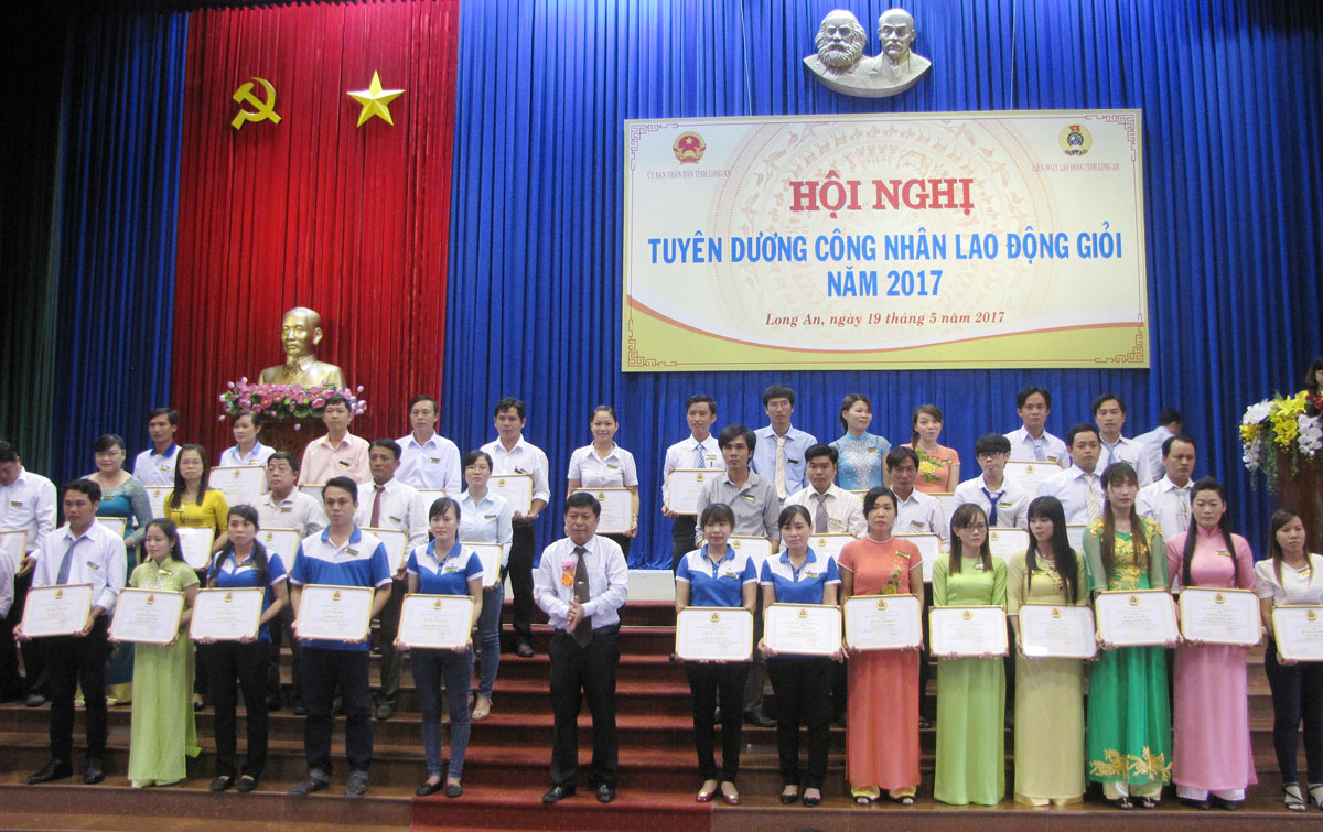 Khơi dậy tính năng động, sáng tạo trong lao động, sản xuất