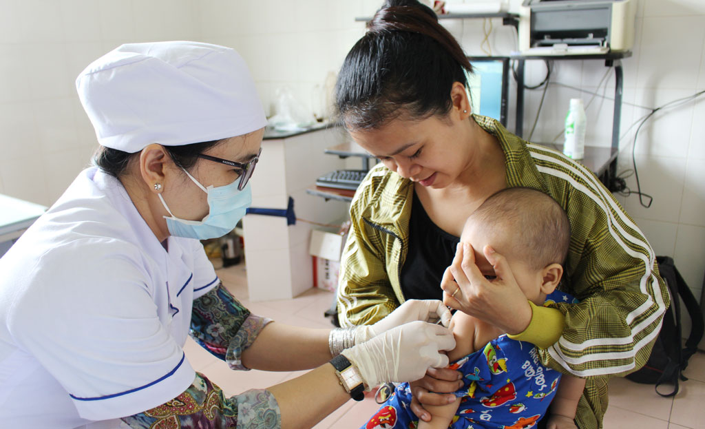 Bệnh quai bị - Phòng ngừa bằng việc tiêm vắc-xin