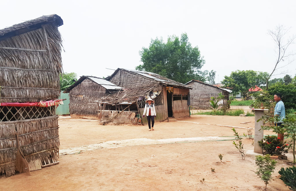 Hàng chục hộ dân chưa có điện sinh hoạt