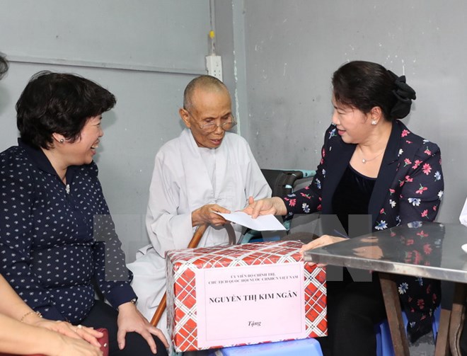 Chủ tịch Quốc hội thăm hỏi người có công trên địa bàn tỉnh Quảng Ngãi