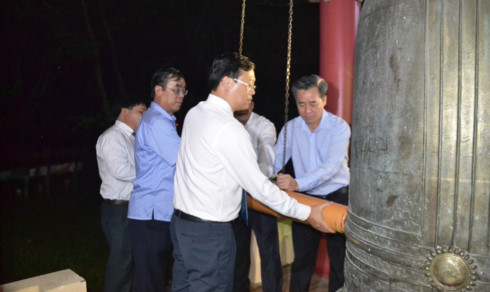 Hát cho đồng đội nghe tại Nghĩa trang Liệt sĩ Quốc gia Trường Sơn