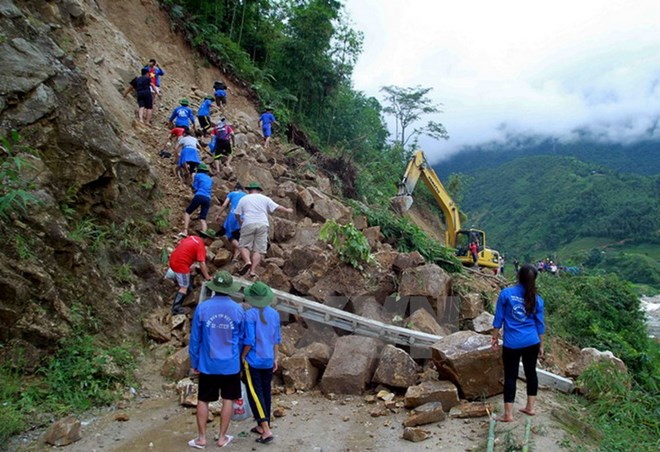 Mưa lớn gây sạt lở ở Lai Châu, hai người bị đất đá vùi lấp