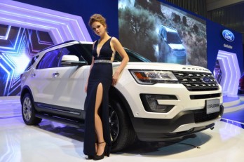 Hàng nghìn người ngắm xe đẹp, người đẹp tại Vietnam Motor Show 2017