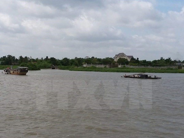 Chìm ghe trên sông Bạc Liêu-Cà Mau, 2 người may mắn thoát nạn