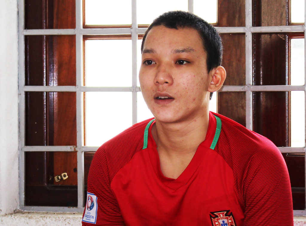 Để mật khẩu thẻ ATM trong bóp, bị kẻ gian rút tiền