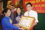 Trao Huy hiệu 45 năm tuổi Đảng cho Phó Chủ tịch HĐQT Tập đoàn Quốc tế Năm Sao - Đinh Quang Sáng
