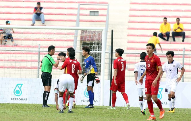 Giới chuyên môn bức xúc vì đội tuyển VN có tên Phí Minh Long