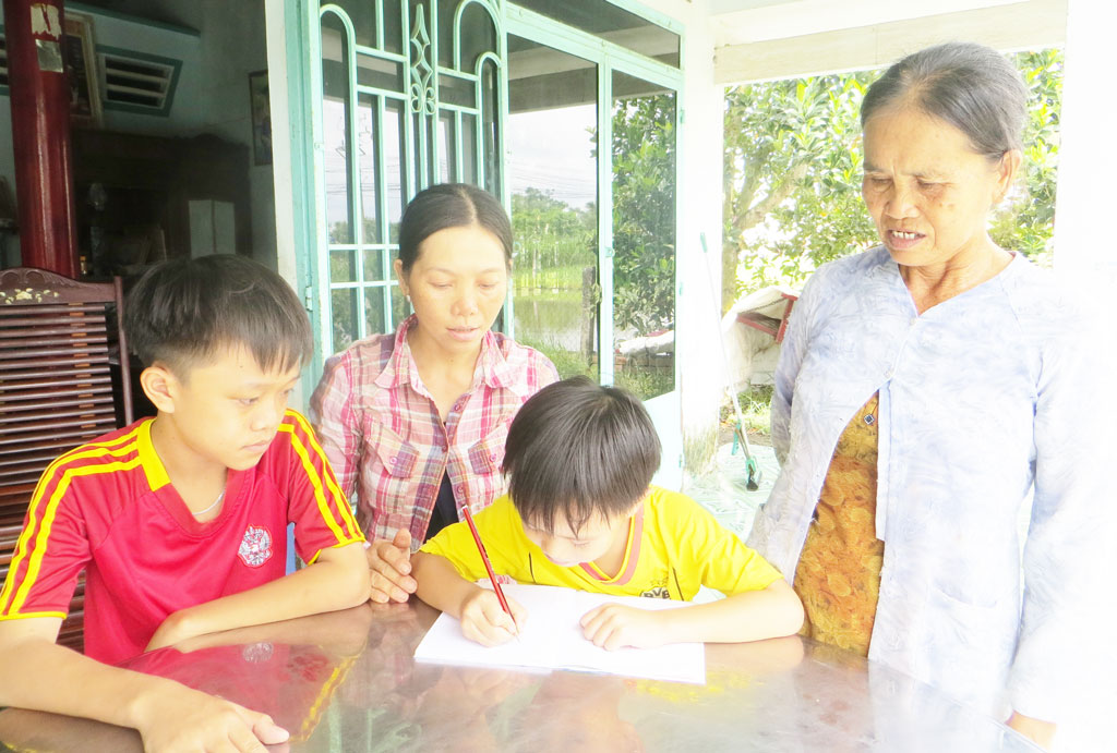 Làm tốt việc giáo dục đạo đức, lối sống trong gia đình: Xây dựng nền tảng vững chắc cho xã hội