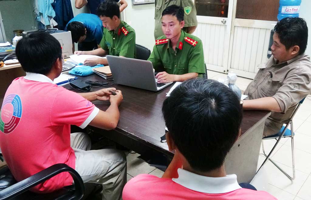 Bắt quả tang công ty xả nước thải chưa xử lý ra sông Vàm Cỏ Đông
