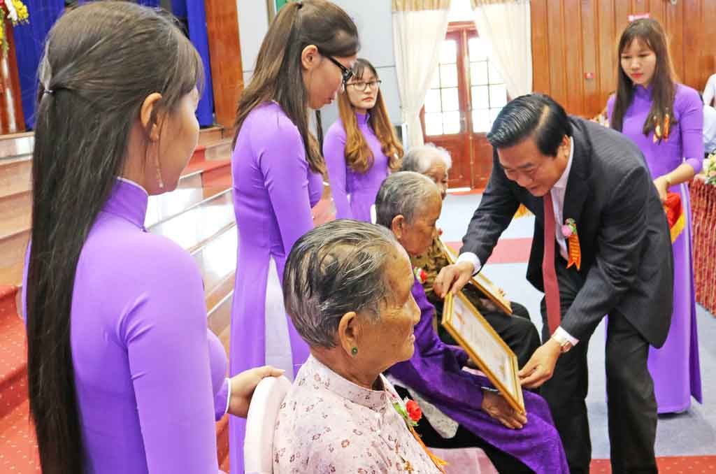 Tự hào có mẹ - Mẹ Việt Nam Anh hùng!