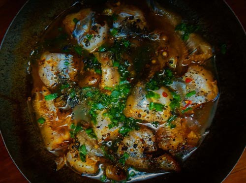 Cá dứa "nhi đồng" kho tiêu