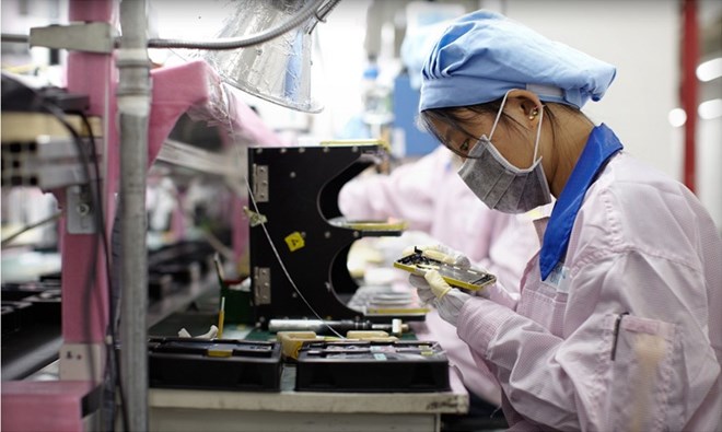 Nhà lắp ráp iPhone Foxconn hứa ngừng sử dụng lao động bất hợp pháp
