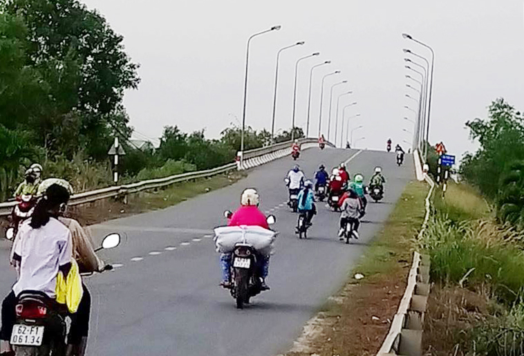 Cầu Tuyên Nhơn km 57+300 QLN2 thị trấn Thạnh Hóa, huyện Thạnh Hóa.