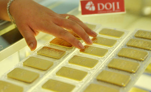 Giá vàng hôm nay 13/12: Cú sốc cuối năm, vàng chìm xuống đáy