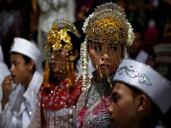 Các cặp đôi tham dự đám cưới tập thể tại Jakarta. (Nguồn: Reuters)