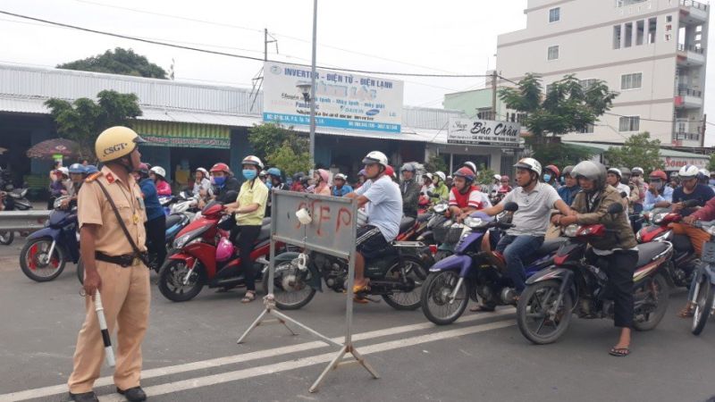 Cảnh sát giao thông điều tiết giao thông