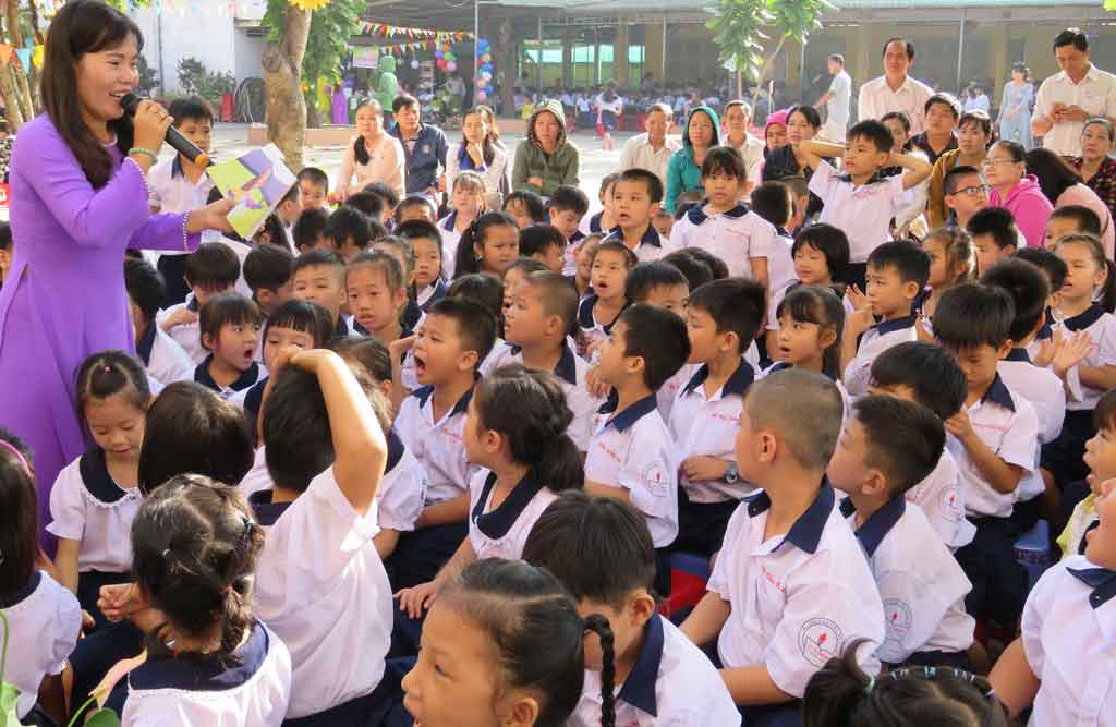 Giáo viên, học sinh và phụ huynh tham gia Ngày hội Đọc sách cùng con