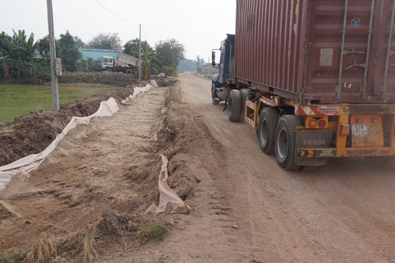 Công trình vừa thi công vừa khai thác nên bảo đảm an toàn giao thông.