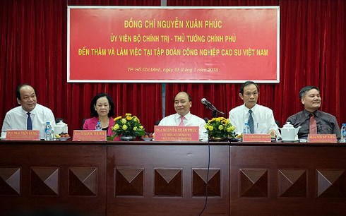 Thủ tướng Nguyễn Xuân Phúc làm việc với Tập đoàn Công nghiệp cao su Việt Nam
