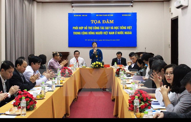 Hỗ trợ dạy tiếng Việt trong cộng đồng người Việt Nam ở nước ngoài Quang cảnh tọa đàm. (Ảnh: Xuân Khu/TTXVN)