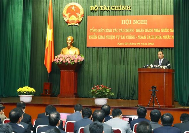 PM stresses importance of stable financial polices Prime Minister Nguyen Xuan Phuc speaks at a conference held by the Ministry of Finance in Hanoi on January 8 (Photo: VNA)