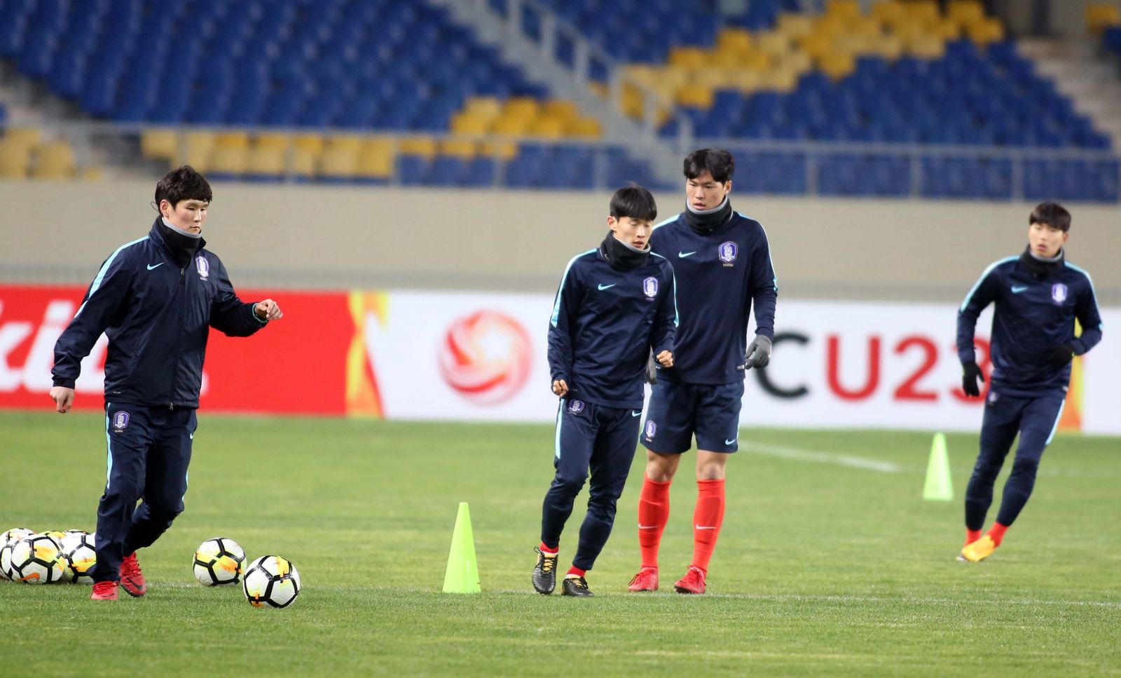 Các cầu thủ U-23 Hàn Quốc có thể hình cao to. Ảnh: N.K