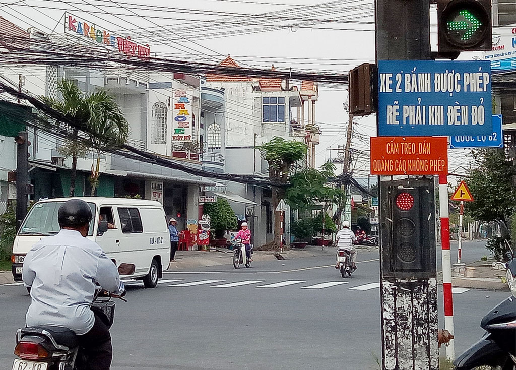 Cấm treo, dán quảng cáo không phép