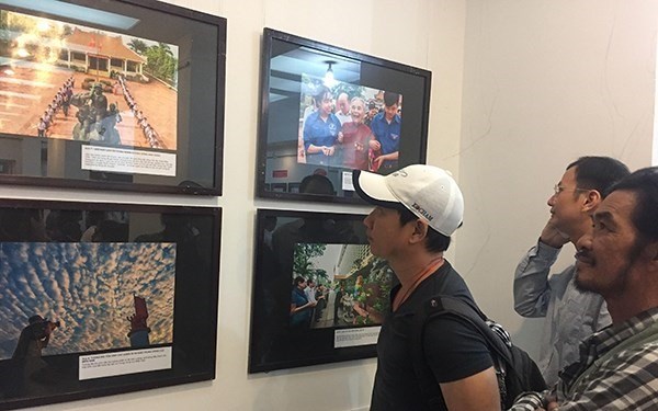 Exhibition on Mau Than Offensive opens Photos by veteran photographer Lam Tan Tai at the exhibition Ky Uc Khong The Nao Quen (Memories Forever) at the HCM City Photography Association. The exhibit features 80 photos of the Mau Than Offensive in Spring 1968. (Photo courtesy of the organiser)