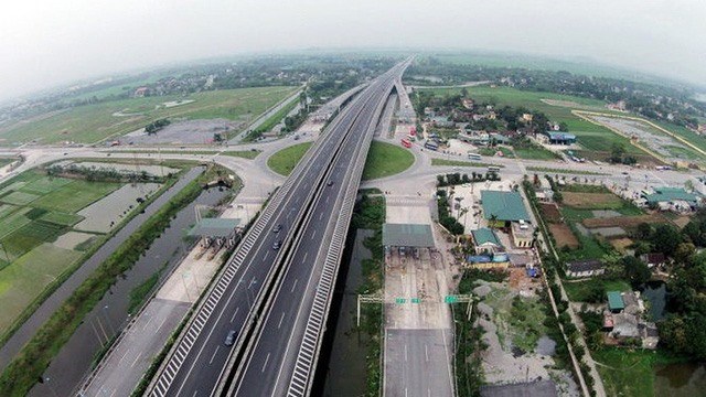 Last November, the National Assembly passed an investment plan for the construction of the eastern North-South Expressway. (Photo tuoitre.vn)