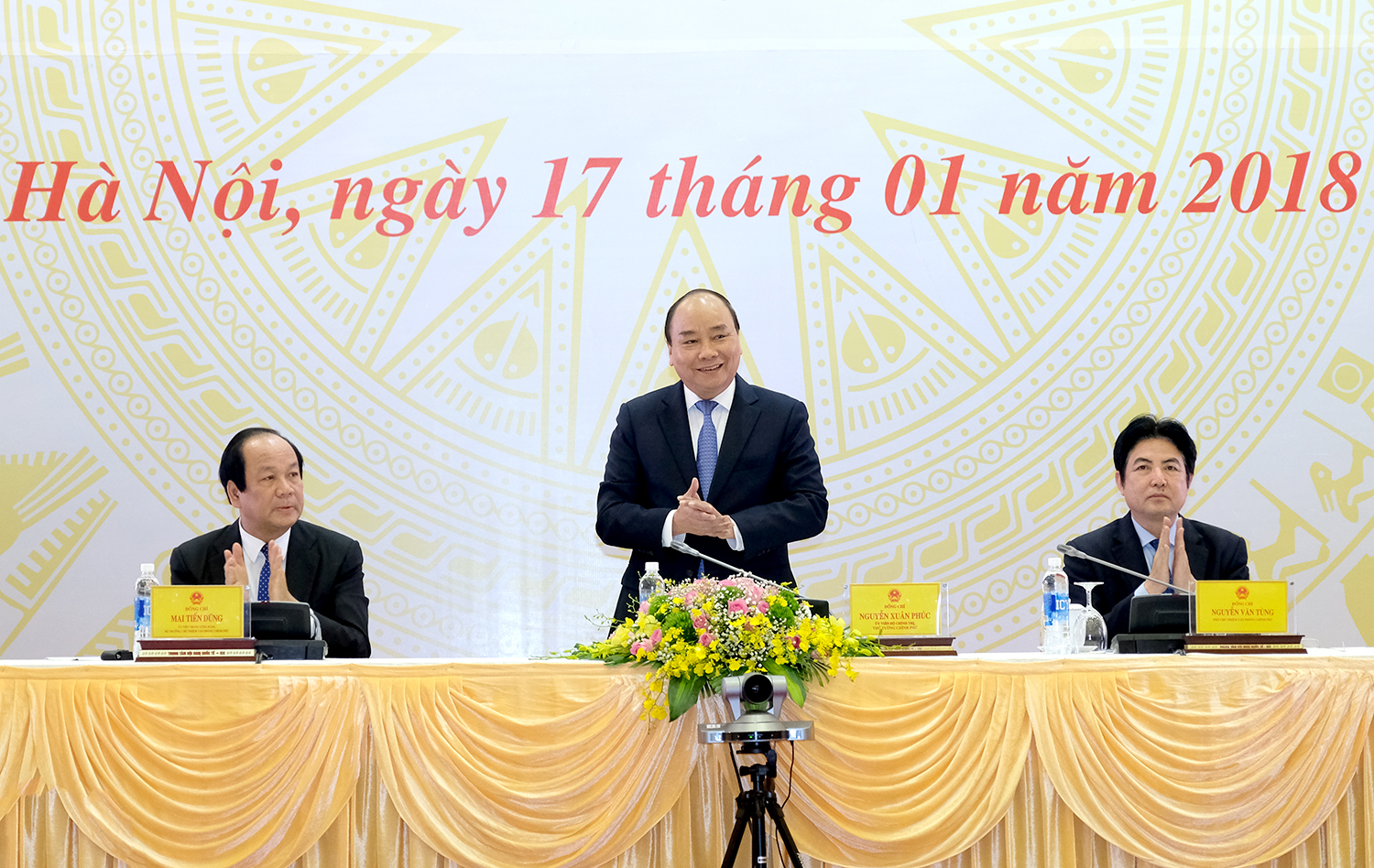 Thủ tướng dự Hội nghị triển khai nhiệm vụ 2018 của VPCP. Ảnh:VGP/Quang Hiếu