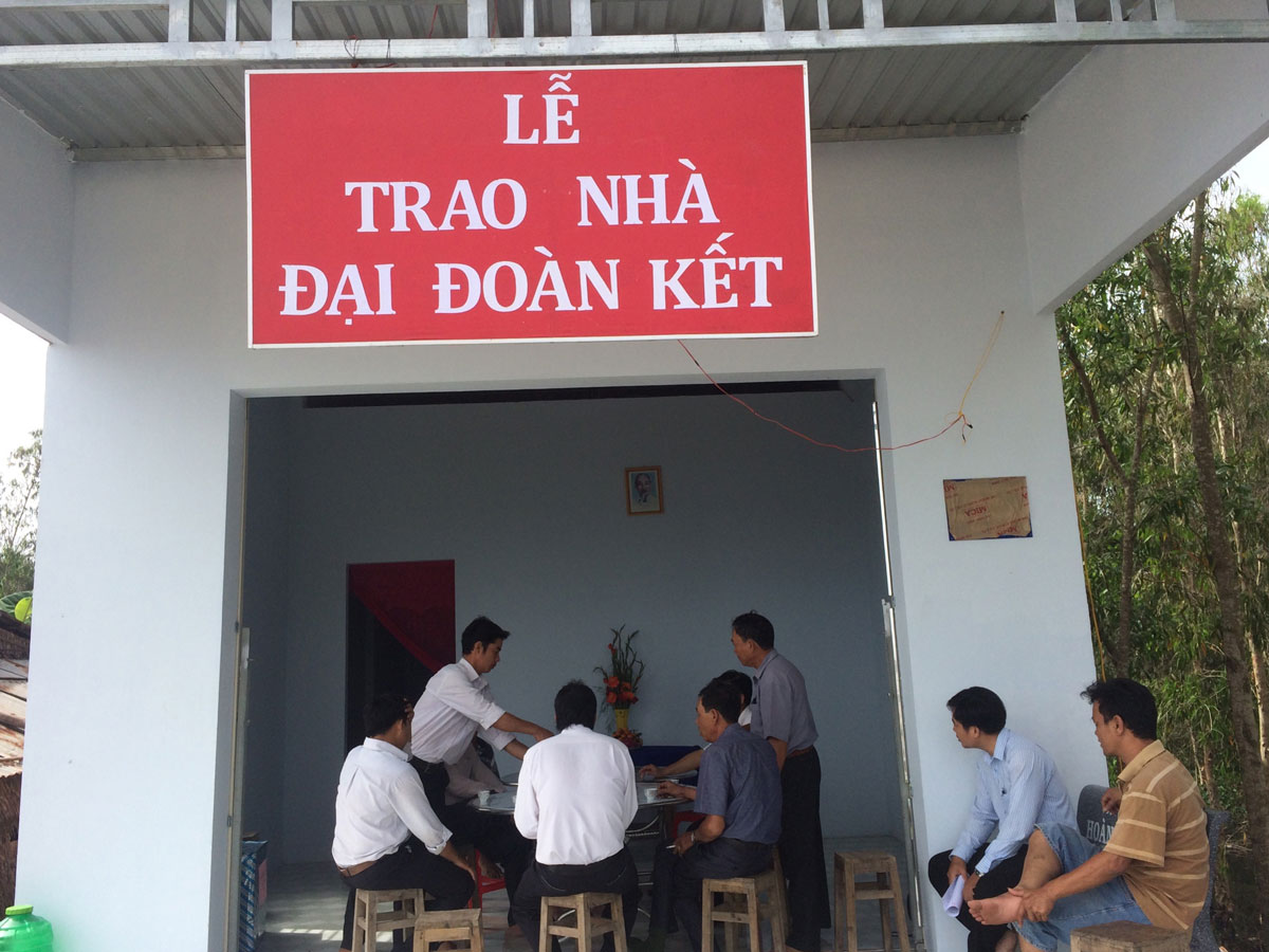 Năm 2017, vận động trao 36 nhà đại đoàn kết, nhà tình thương cho hộ nghèo