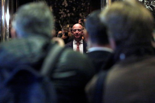 Nhà sáng lập kiêm Giám đốc điều hành của Amazon Jeff Bezos được cho là trở thành người giàu nhất lịch sử. Ảnh: Reuters