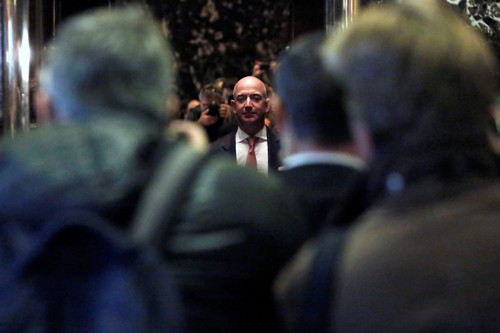 Ai giàu nhất lịch sử nhân loại? Nhà sáng lập kiêm Giám đốc điều hành của Amazon Jeff Bezos được cho là trở thành người giàu nhất lịch sử. Ảnh: Reuters