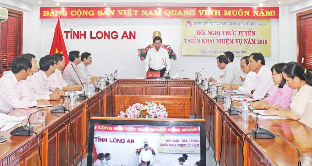 Chairman Tran Van Can of the Mekong Delta province of Long An People’s Committee chaired the online meeting
