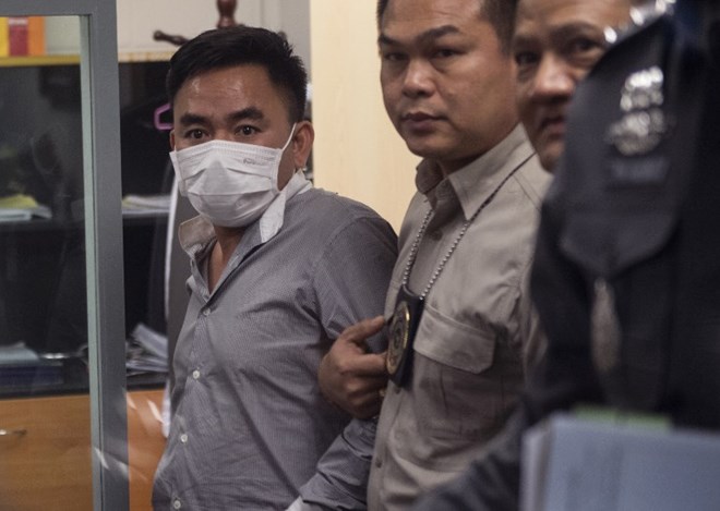Boonchai Bạch (trái) tại thời điểm bị bắt giữ. (Nguồn: AFP)