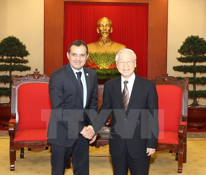 Party Secretary General Nguyen Phu Trong (R) and President of the Mexican Senate Ernesto Cordero Arroyo (Source: VNA)