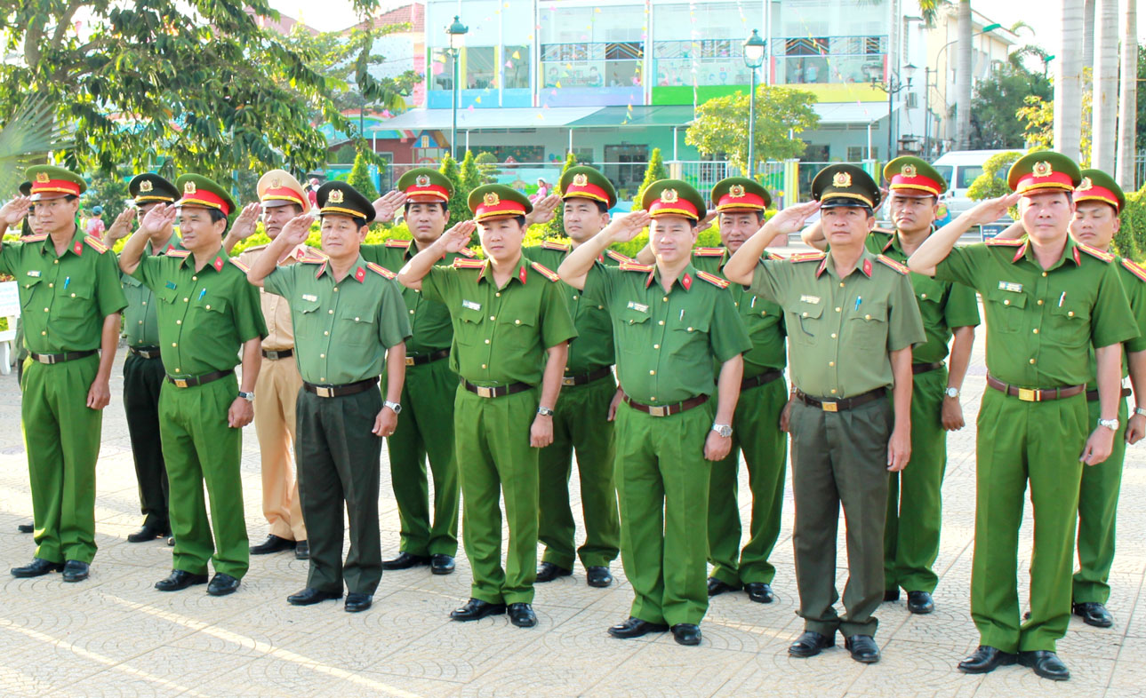 Tất cả cán bộ, chiến sĩ trong đơn vị tham gia Hội nghị Báo công dâng Bác