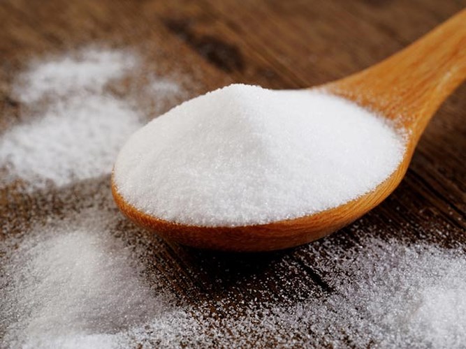 Baking Soda; Các tính chất kiềm của baking soda có thể làm loãng axit có xu hướng gây ra đau buốt. Nước soda cân bằng lượng axit trong cơ thể. Nó giúp diệt vi khuẩn cũng như xử lý vết loét và chữa bệnh. Ngoài ra, nó làm giảm viêm, cung cấp sức khỏe răng miệng bằng cách loại bỏ vi trùng và vi khuẩn.