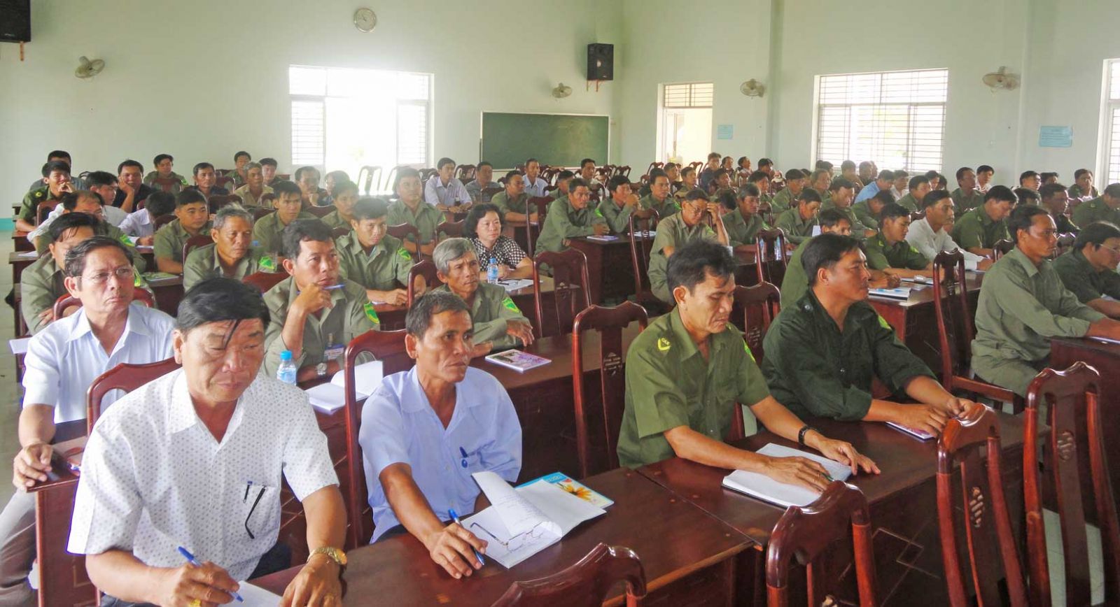 Lực lượng nòng cốt thuộc thị xã Kiến Tường dự lớp tập huấn, bồi dưỡng nghiệp vụ năm 2017, do Công an tỉnh tổ chức