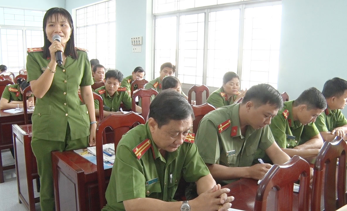 Cán bộ, chiến sĩ Công an huyện Đức Hòa liên hệ thực tế từ những câu chuyện về Bác