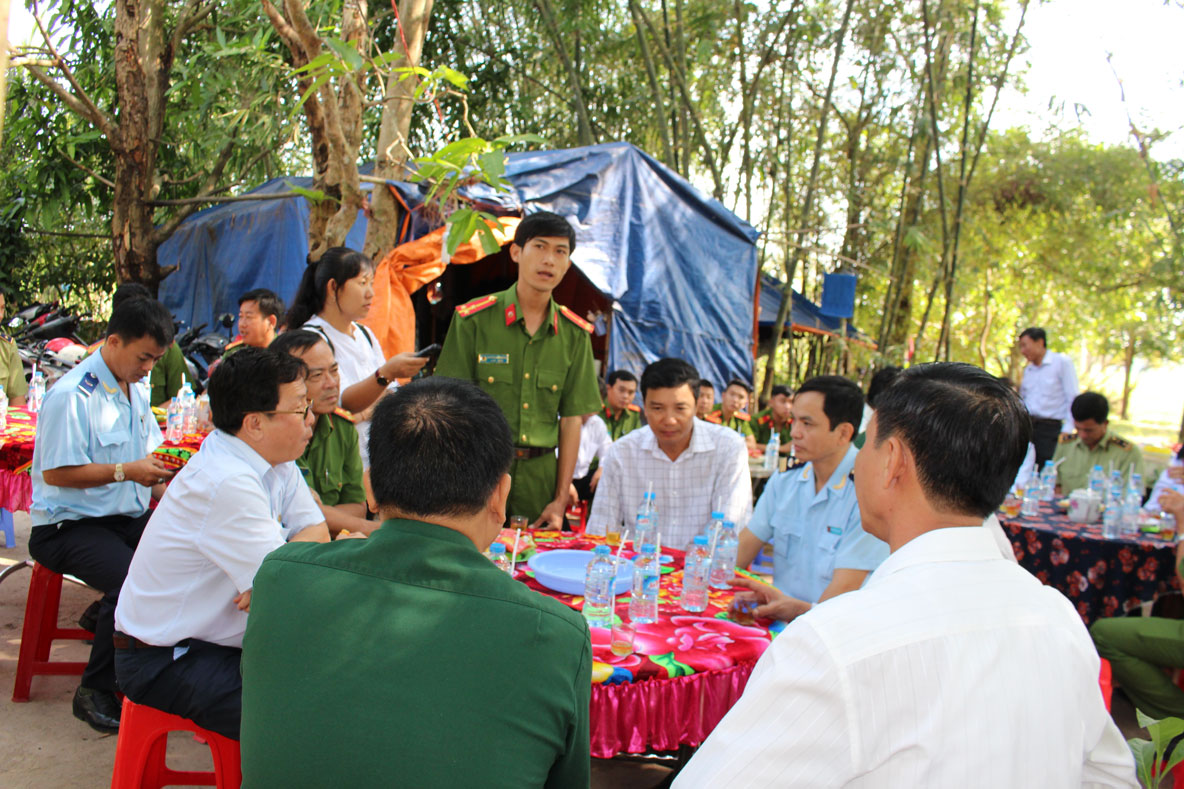 Lãnh đạo UBND tỉnh thăm một chốt chống buôn lậu của Phòng Cảnh sát kinh tế Công an tỉnh