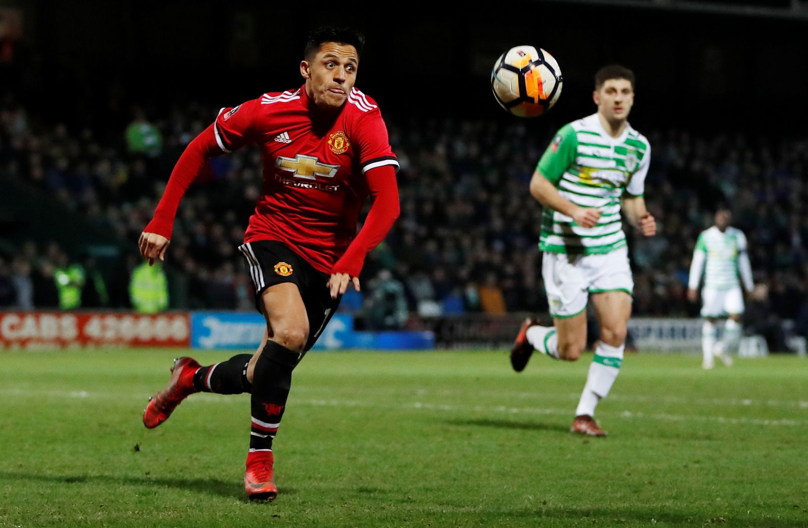 Sanchez thi đấu khá tốt trong trận thắng Yeovil ở Cúp FA. Ảnh: Reuters