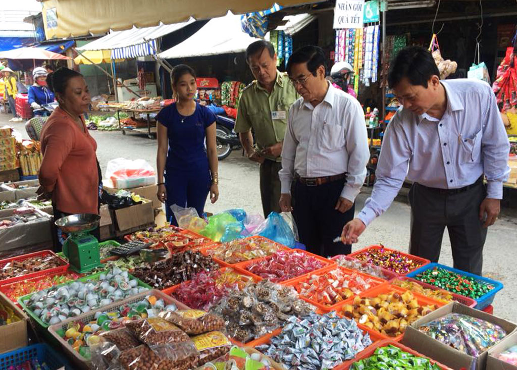 Thời điểm này, các tiểu thương tại các chợ tăng cường nhập các mặt hàng phục vụ nhu cầu mua sắm của người dân