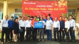 Sacombank chi nhánh Long An hỗ trợ trên 100 triệu đồng tặng quà tết