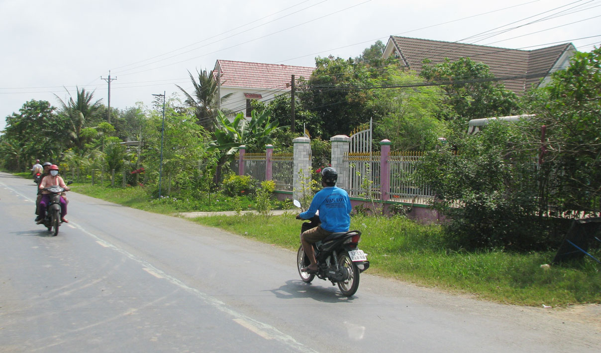 Vĩnh Châu B - điểm sáng trong công tác xây dựng Ðảng Hệ thống hạ tầng giao thông dần hoàn thiện, tạo điều kiện đi lại, vận chuyển hàng hóa thuận tiện hơn