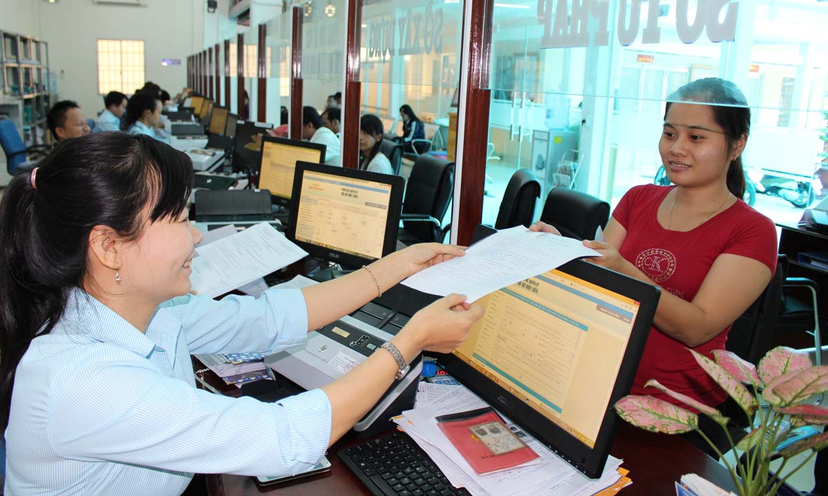 All administrative procedures implemented at provincial Public Administrative Center Illustrative photo