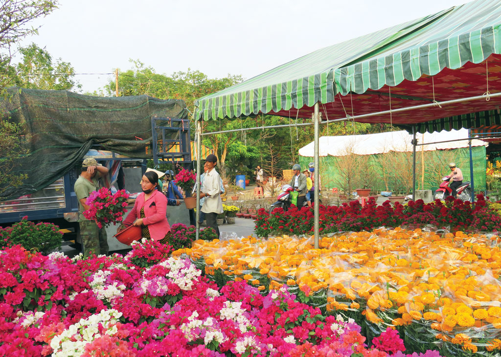 Chợ hoa xuân là nét đặc trưng của ngày Tết Cổ truyền được lưu giữ và phát triển