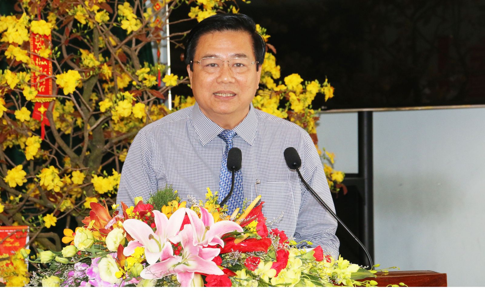 Bí thư Tỉnh ủy, Chủ tịch HĐND tỉnh Long An báo cáo tình hình phát triển kinh tế - xã hội của tỉnh trong năm 2017.